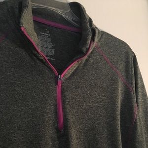 Woman’s Danskin semi fitted athletic top